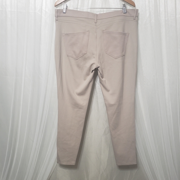 Yummie NWT Sz XL Dena Skimmer Ponte Pant Taupe - Picture 5 of 12